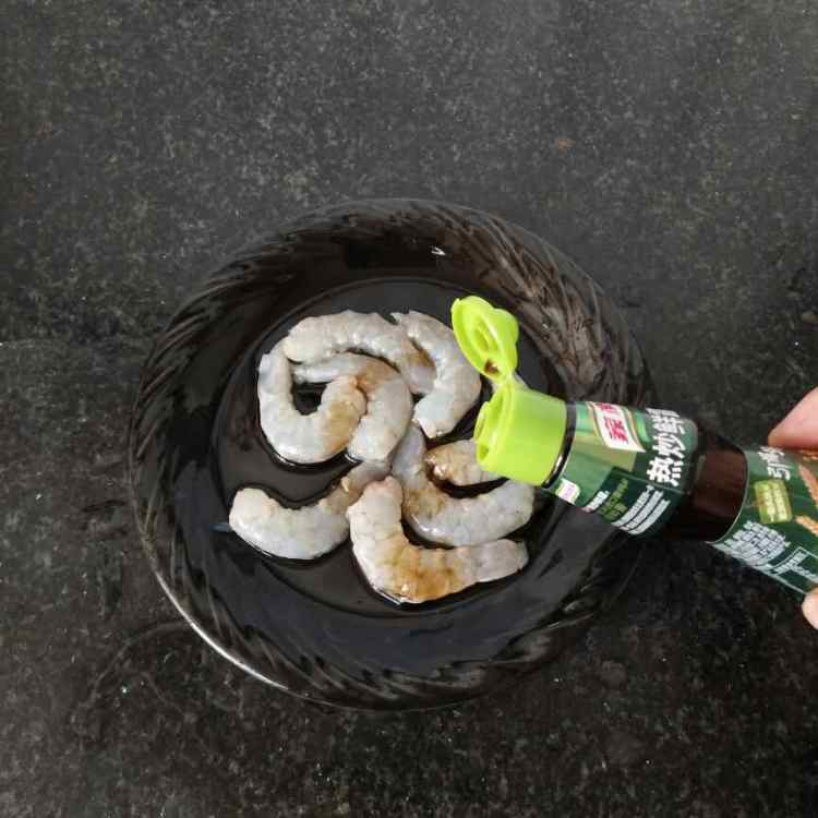 鲜虾玉米蛋炒饭步骤3