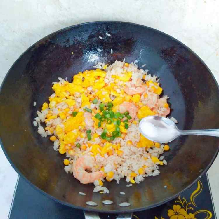 鲜虾玉米蛋炒饭步骤10