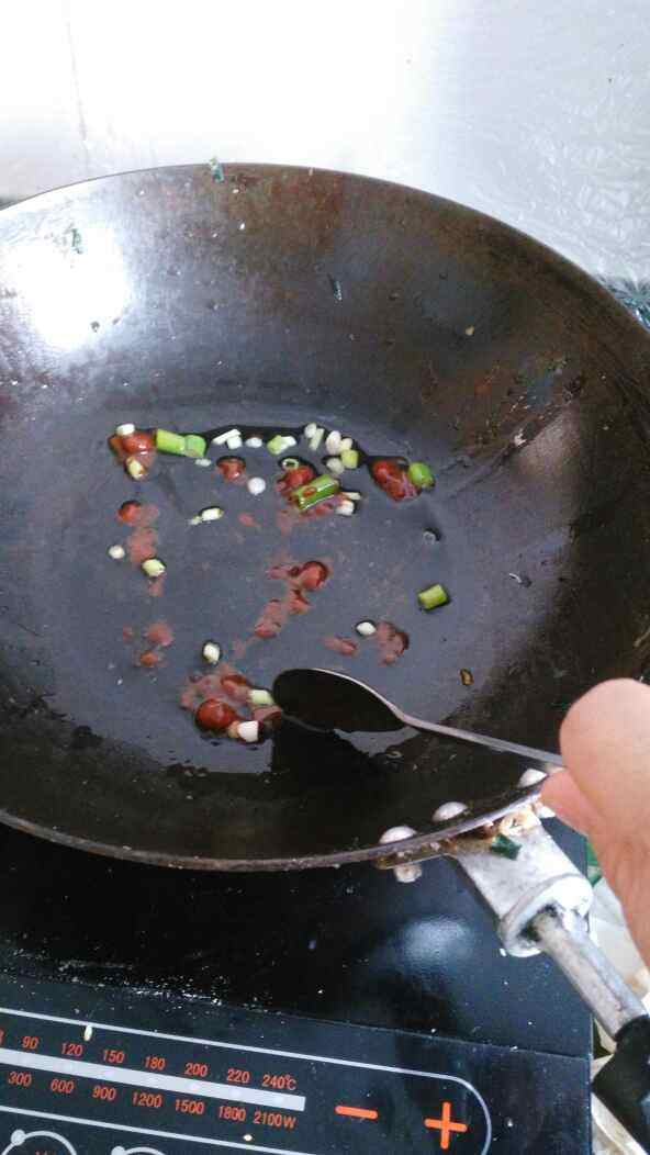 土豆丝炒猪脸步骤3