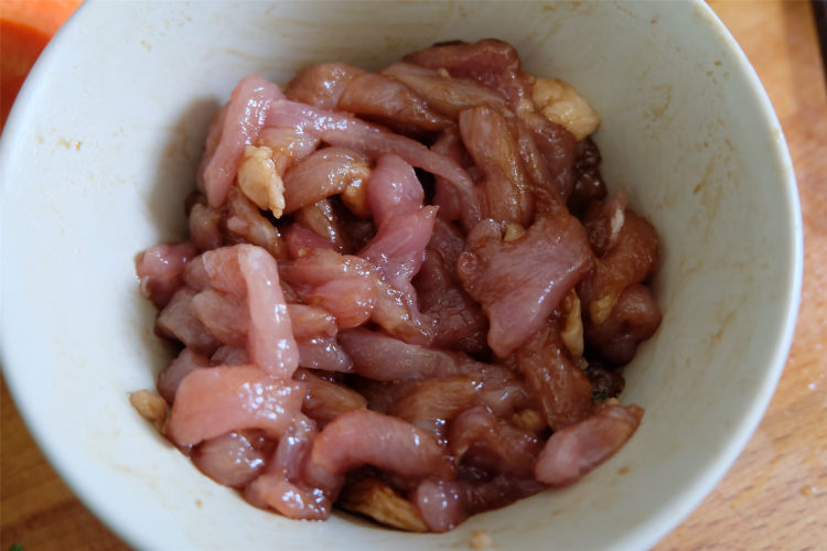 馓子炒绿豆芽步骤3