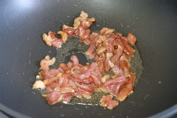 馓子炒绿豆芽步骤5