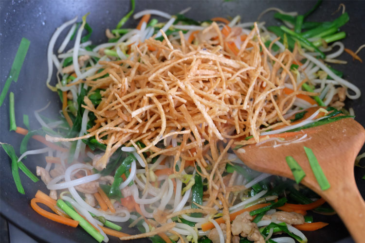 馓子炒绿豆芽步骤9