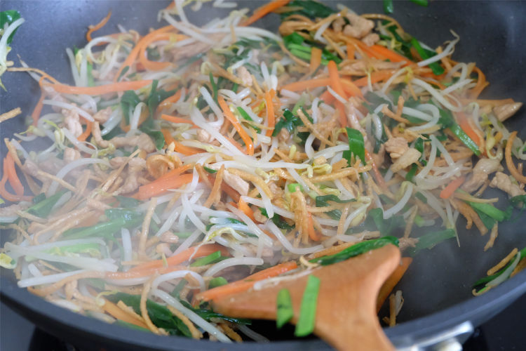 馓子炒绿豆芽步骤10