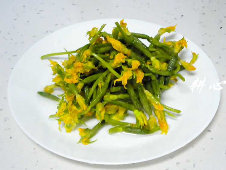 清炒黄瓜花步骤5
