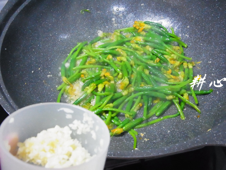清炒黄瓜花步骤10