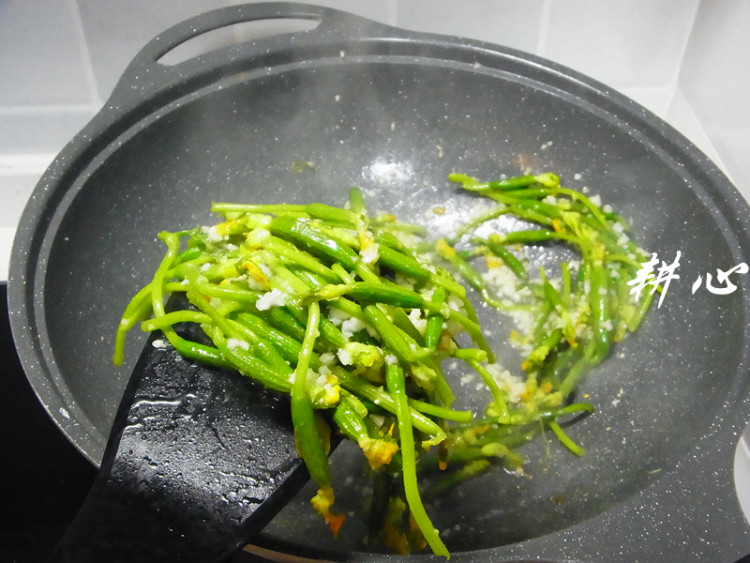 清炒黄瓜花步骤11