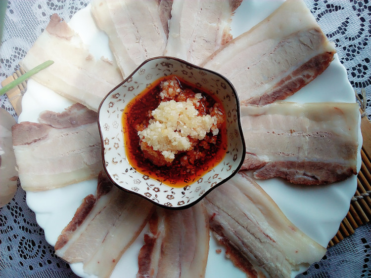 蒜泥白肉步骤1