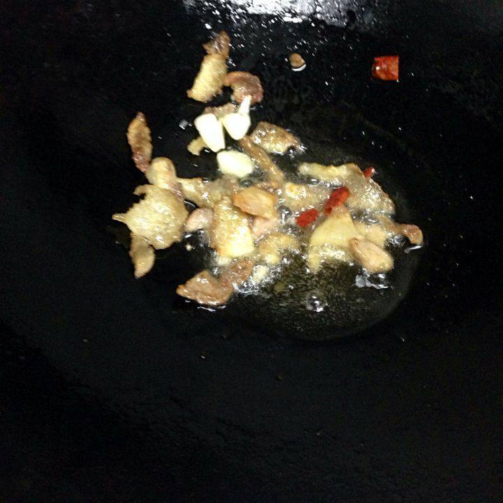 草菇炒肉步骤4