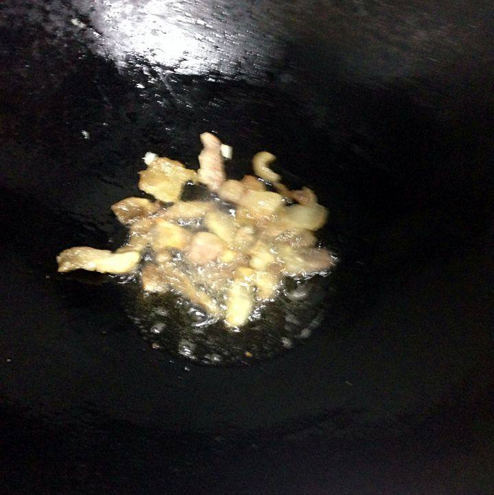 草菇炒肉步骤3
