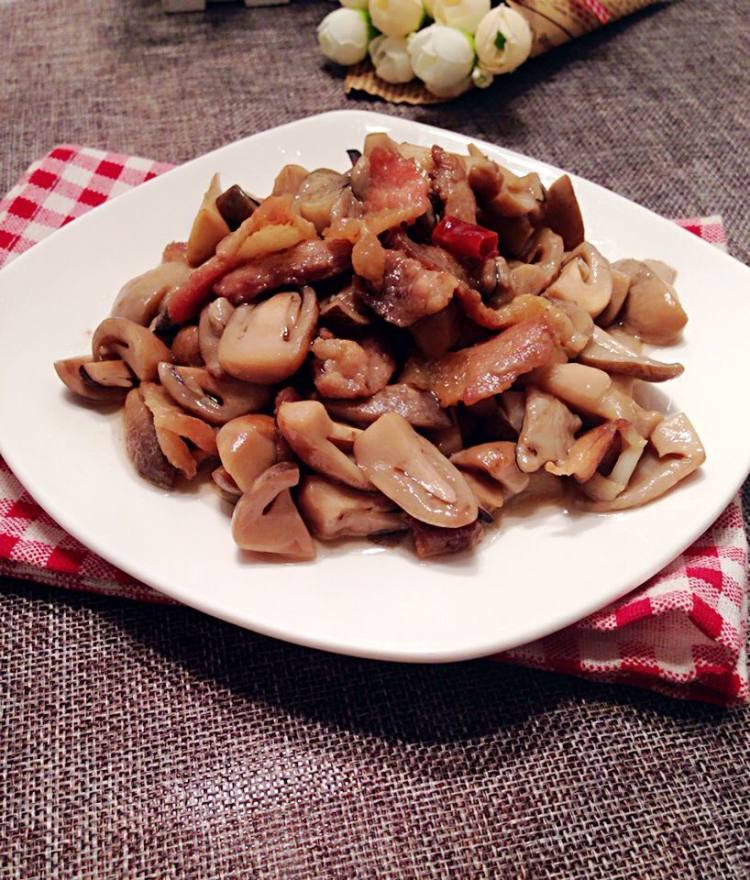 草菇炒肉步骤9