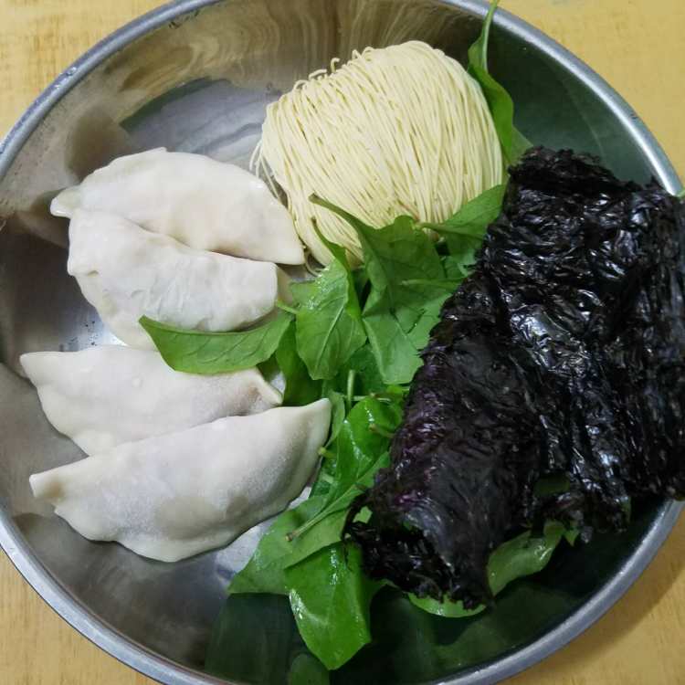 紫菜煮饺子面步骤1
