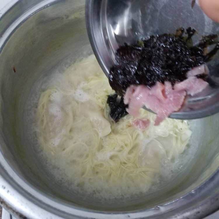 紫菜煮饺子面步骤6