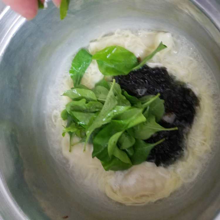 紫菜煮饺子面步骤7