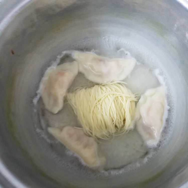 紫菜煮饺子面步骤4