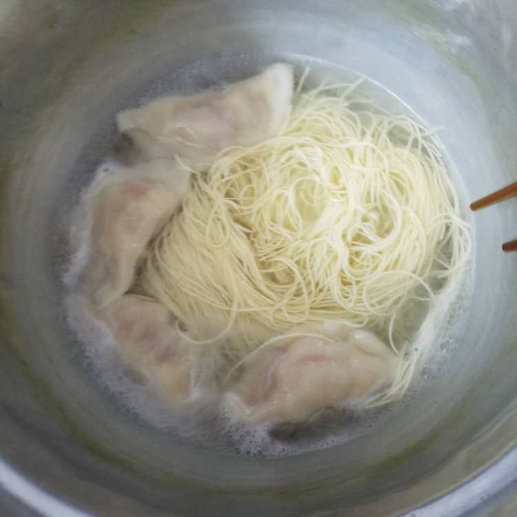 紫菜煮饺子面步骤5