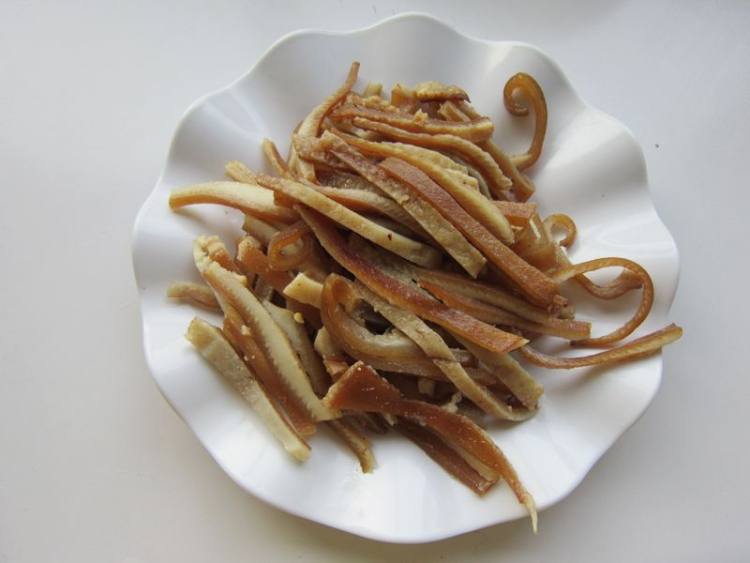杏鲍菇炒肉皮步骤4