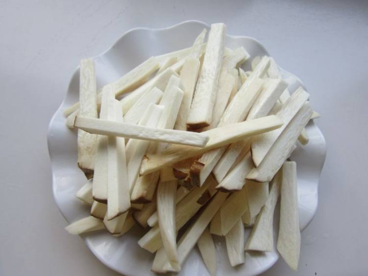 杏鲍菇炒肉皮步骤2
