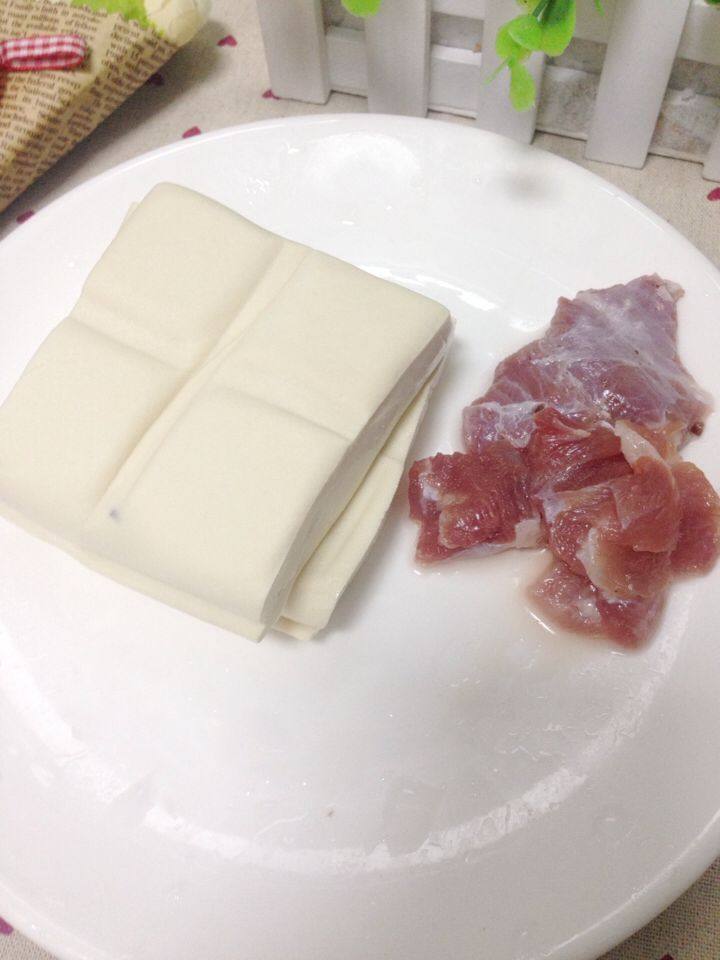 肉末老干妈豆腐步骤1