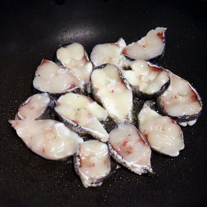 椒盐大头鱼肉步骤2