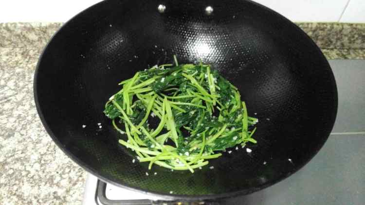 清炒红薯叶步骤8