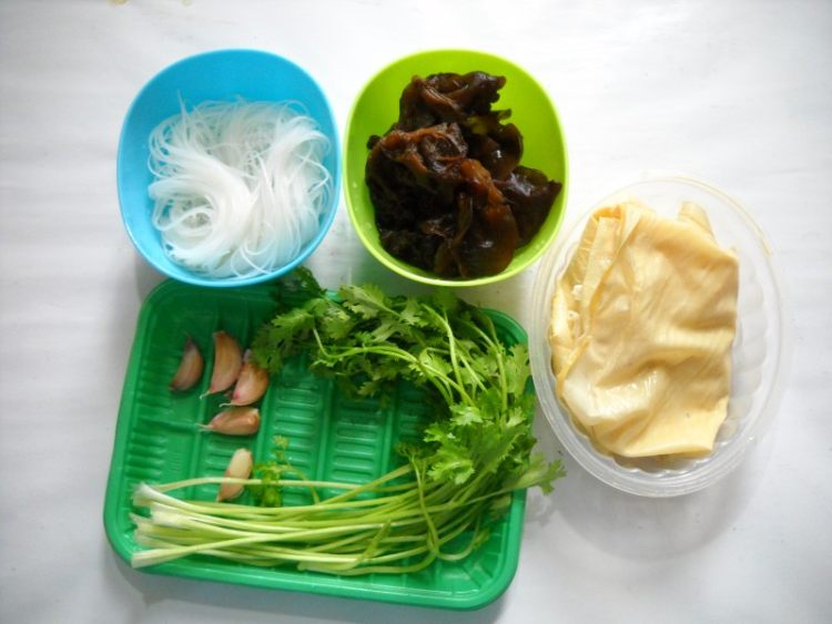 红油蒜汁豆皮粉丝步骤1
