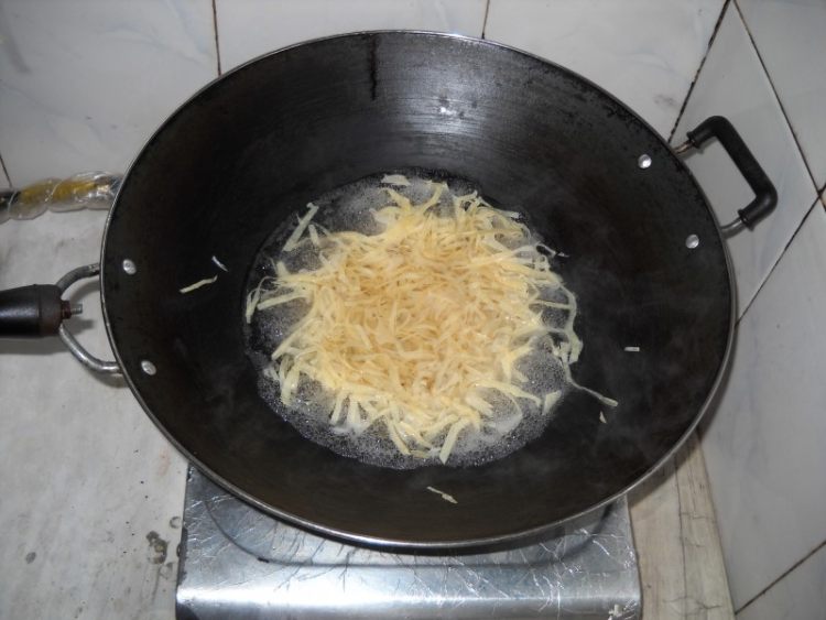红油蒜汁豆皮粉丝步骤11