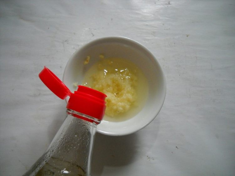 红油蒜汁豆皮粉丝步骤3