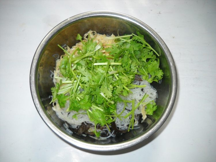 红油蒜汁豆皮粉丝步骤13
