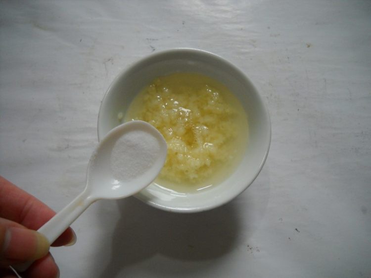 红油蒜汁豆皮粉丝步骤4