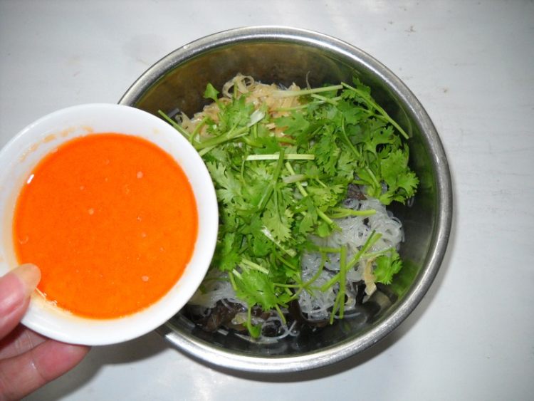 红油蒜汁豆皮粉丝步骤14