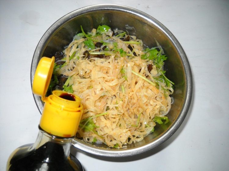 红油蒜汁豆皮粉丝步骤15