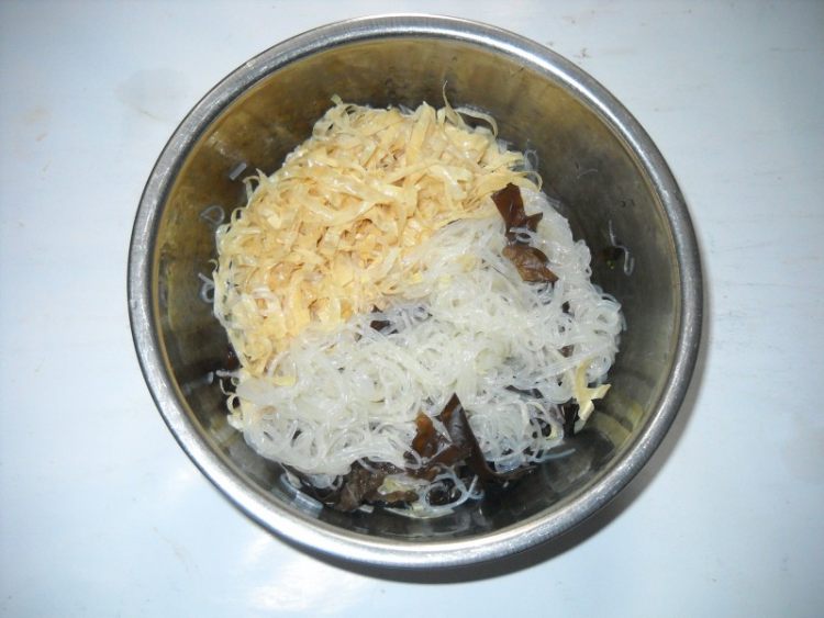 红油蒜汁豆皮粉丝步骤12