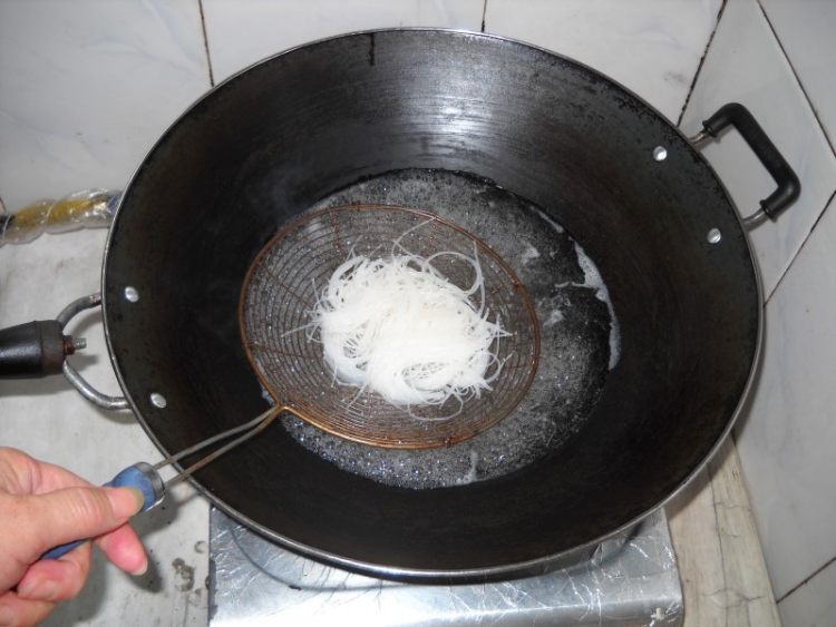 红油蒜汁豆皮粉丝步骤9
