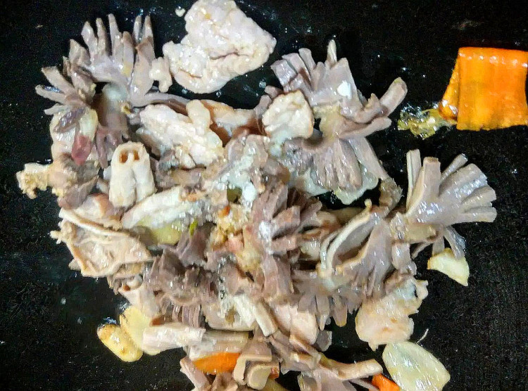 蒜香爆鸭胗步骤4