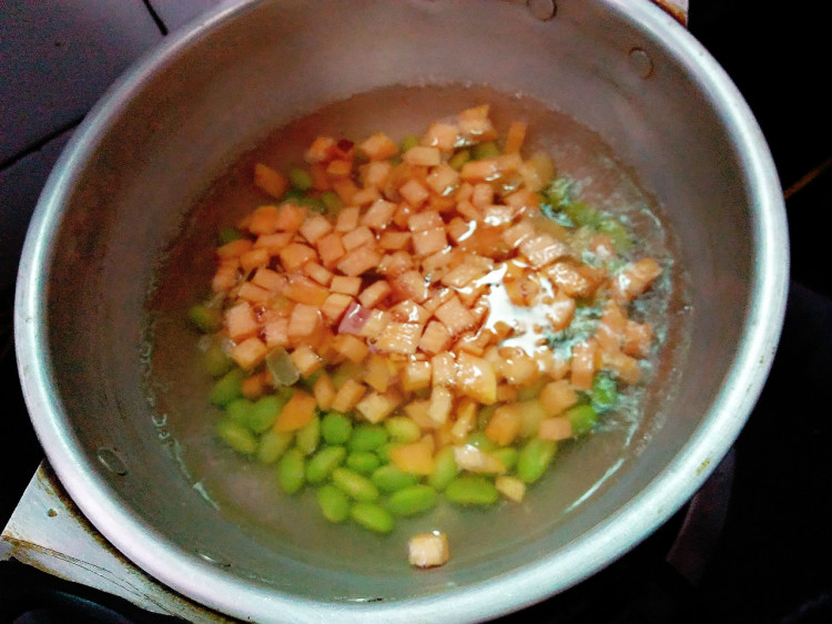 菠萝炒饭步骤2