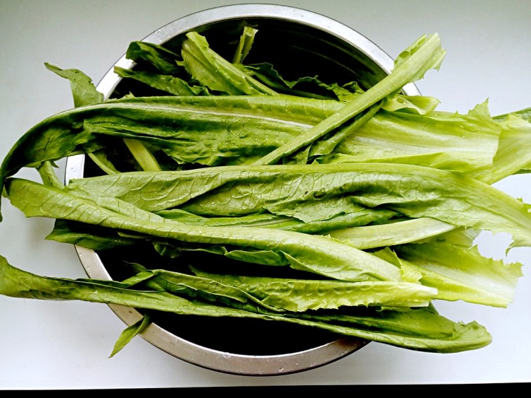 蒸油麦菜步骤1
