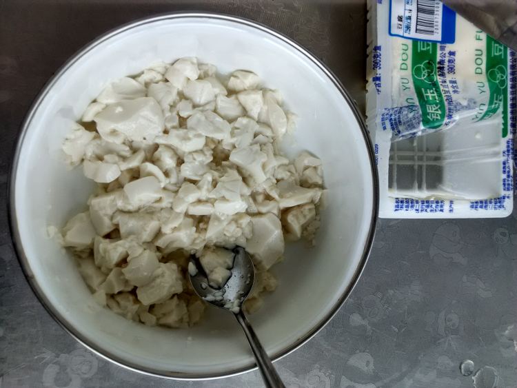 香椿芽拌豆腐步骤5