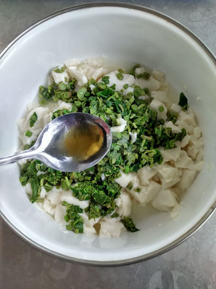 香椿芽拌豆腐步骤7