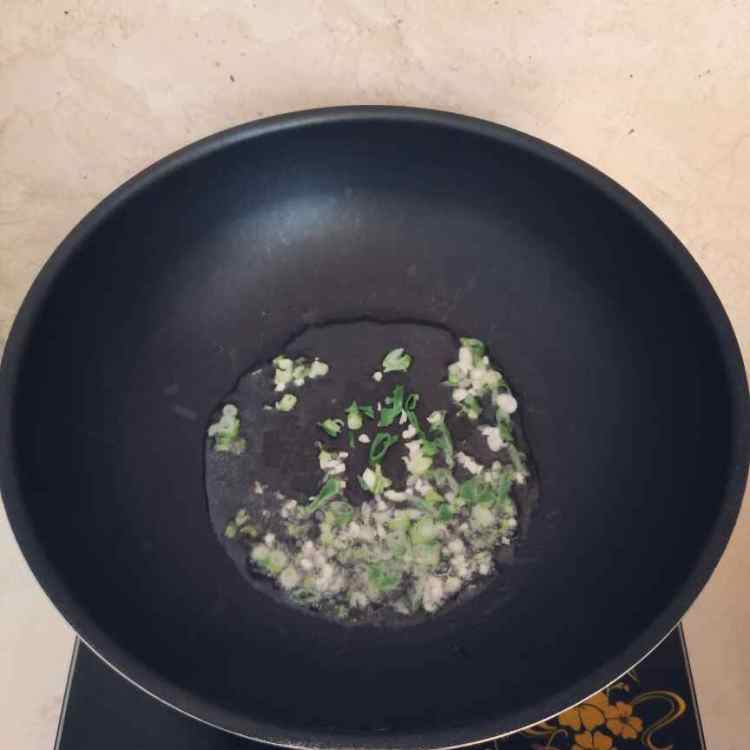 香椿芽炒鸡蛋步骤6