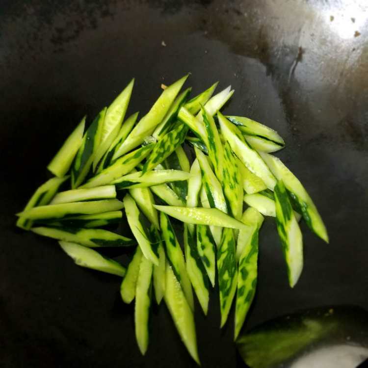 咸瘦肉丝炒青瓜步骤5