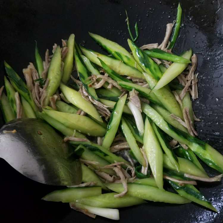 咸瘦肉丝炒青瓜步骤9