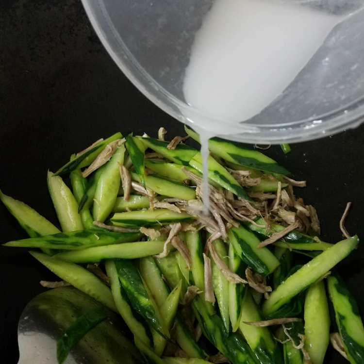 咸瘦肉丝炒青瓜步骤8
