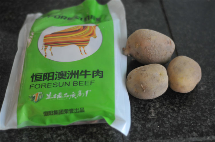 香辣牛腩炖土豆步骤1