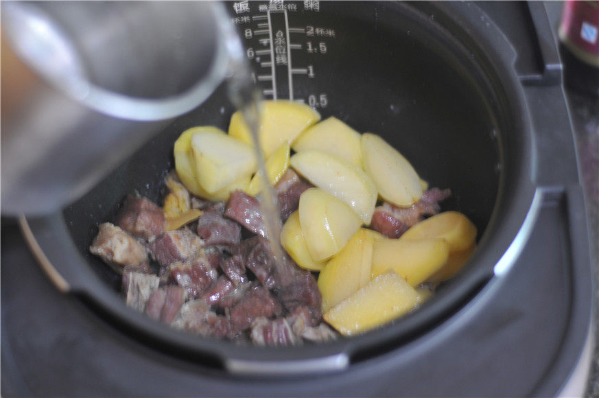 香辣牛腩炖土豆步骤6