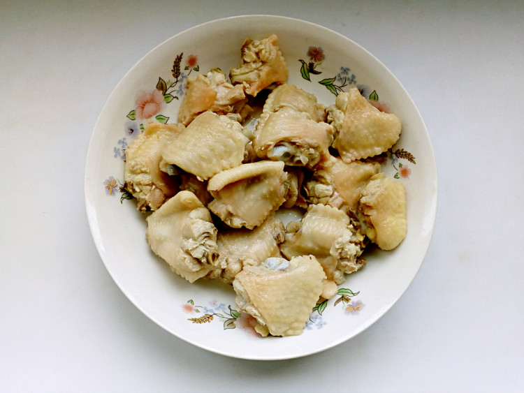 干锅香辣鸡翅步骤1