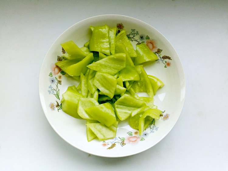 干锅香辣鸡翅步骤2