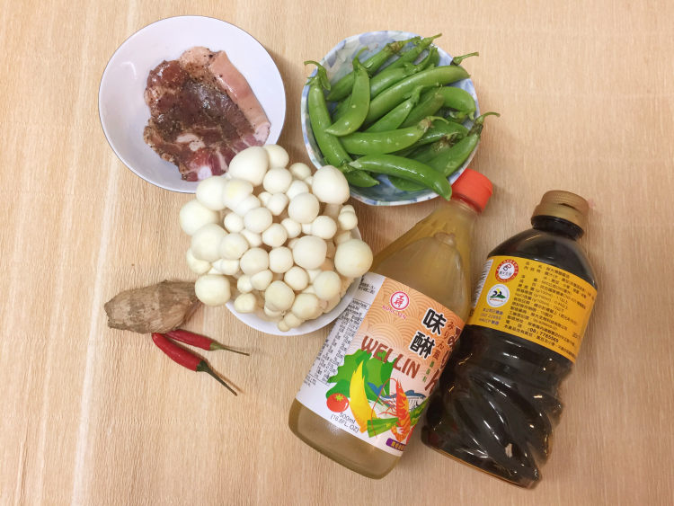 咸猪肉炒鲜蔬步骤1