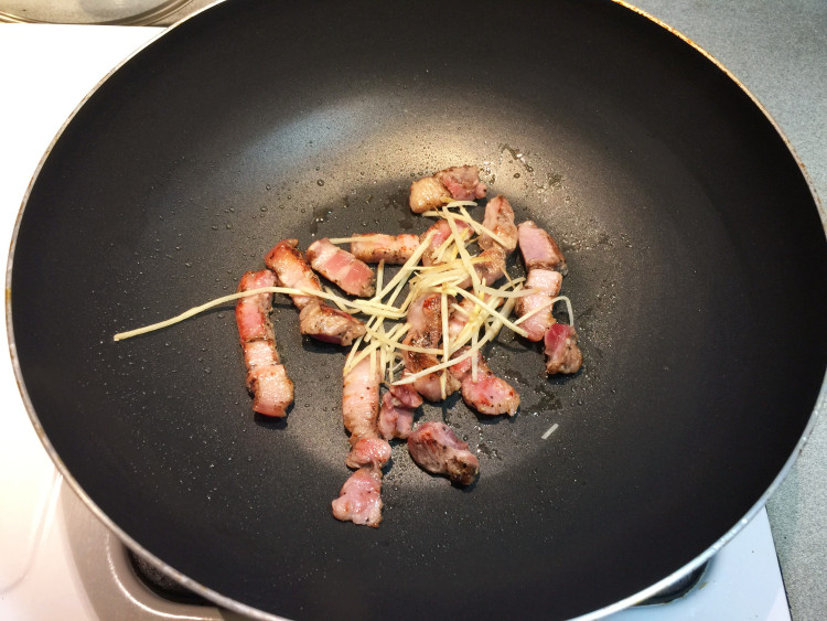 咸猪肉炒鲜蔬步骤6