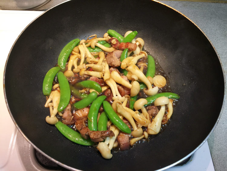 咸猪肉炒鲜蔬步骤11