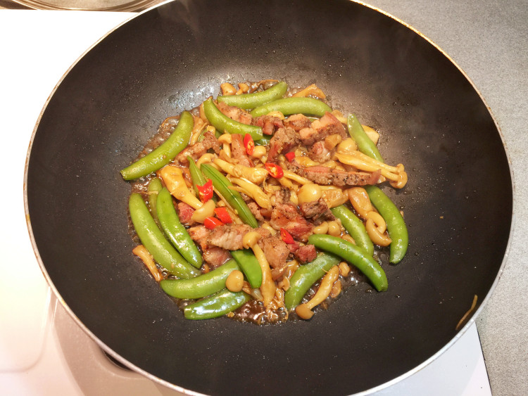 咸猪肉炒鲜蔬步骤13